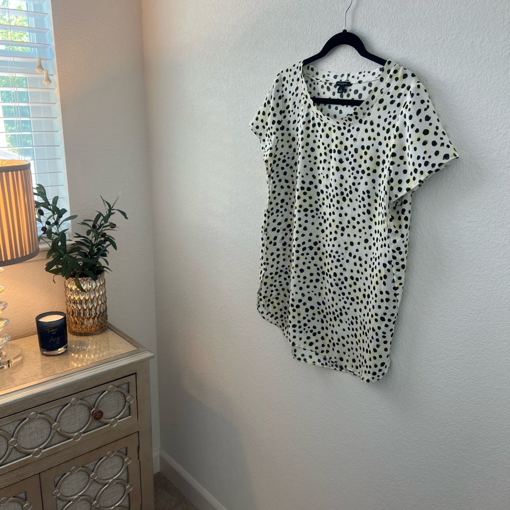 Ann Taylor White Top with Black and Neon Yellow Dots - Picture 5 of 6